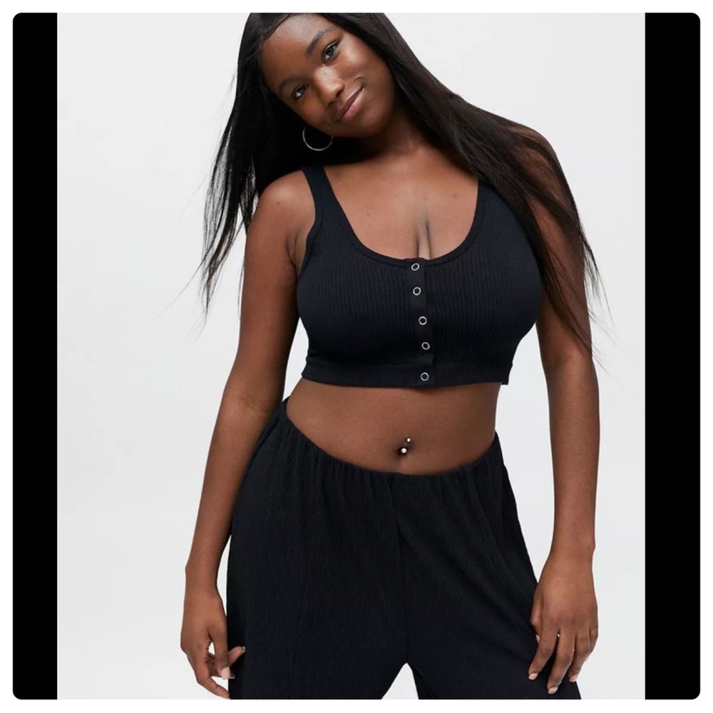 Urban outfitters drew seamless snap front bra top NWT